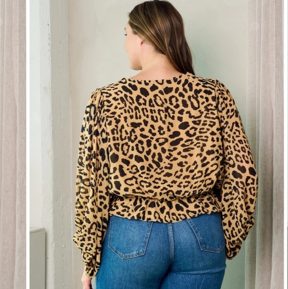LAST ONE! Sugarlips Plus Size Leopard 3/4 Sleeves V-Neck Top - Picture 3 of 3